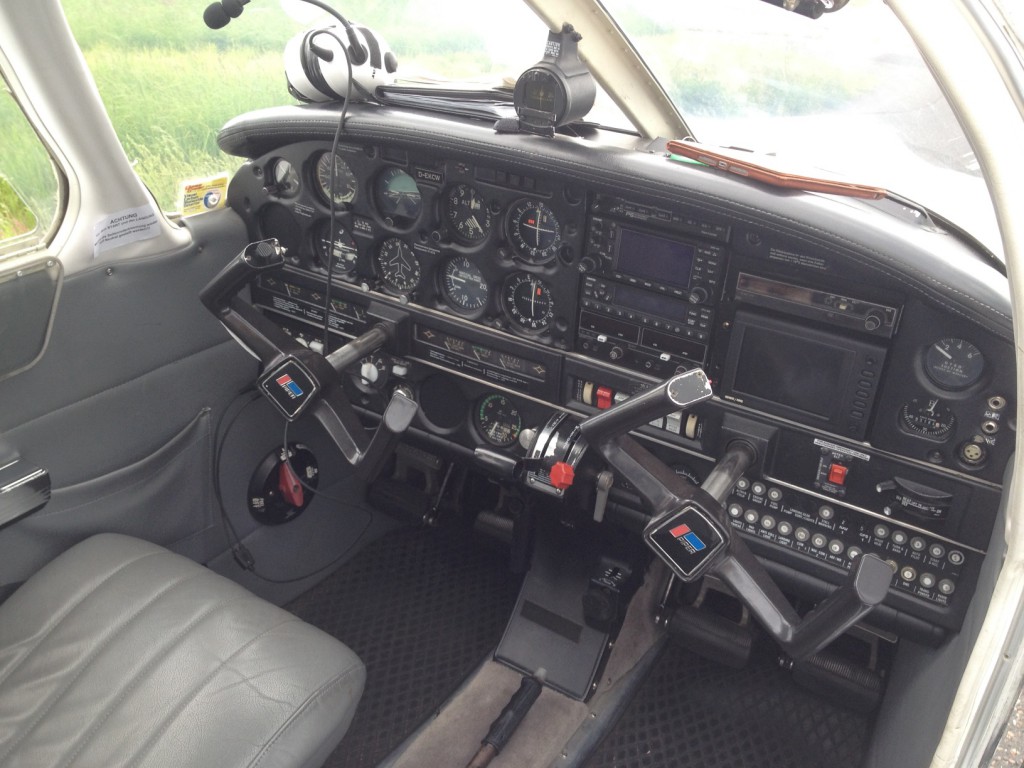 Piper PA-28 Archer III Cockpit